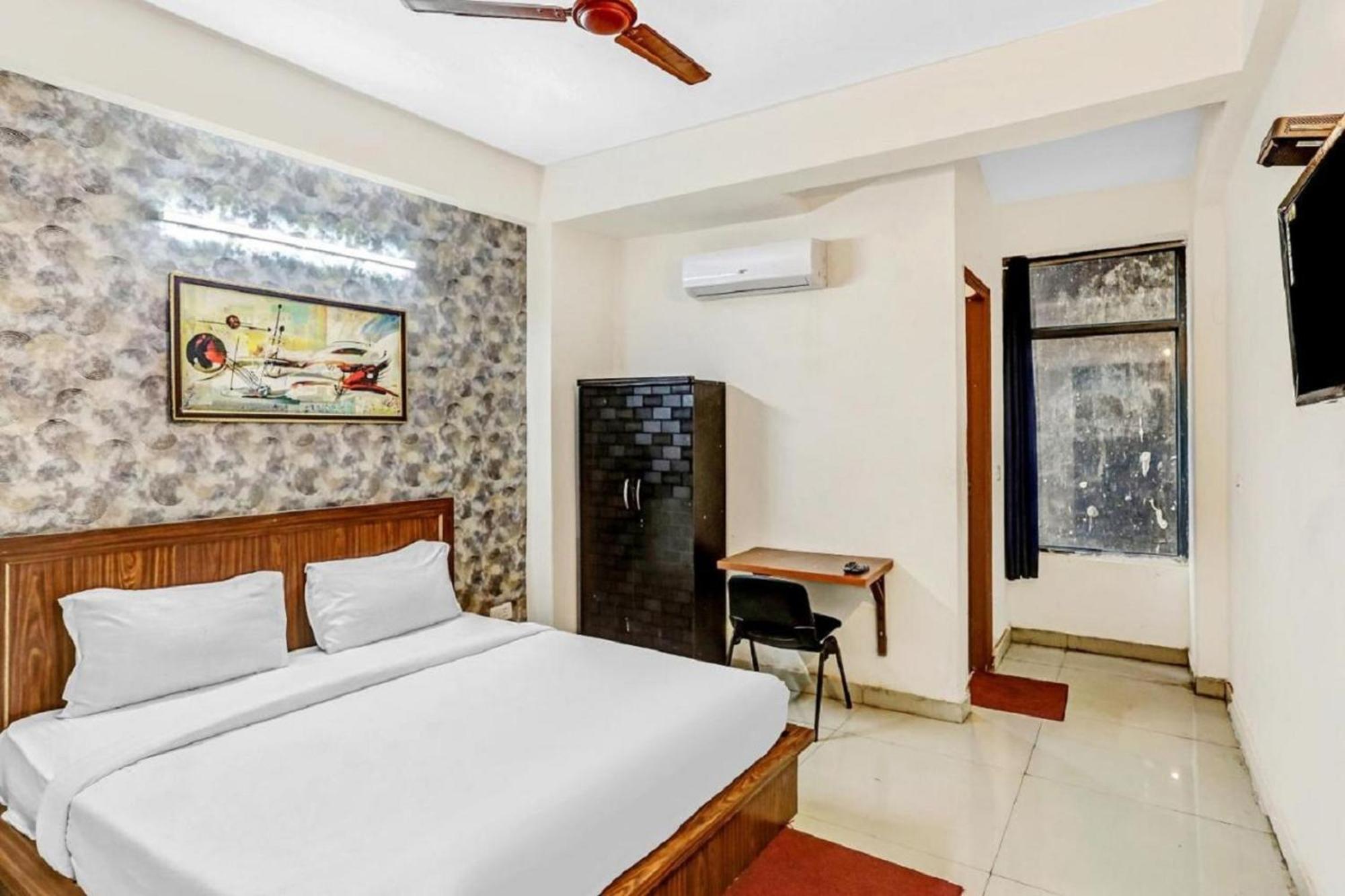 Hotel Noida Continental Exterior foto